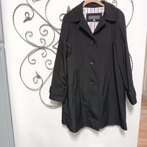 LIZ CLAIBORNE lightweight poly black coat, S